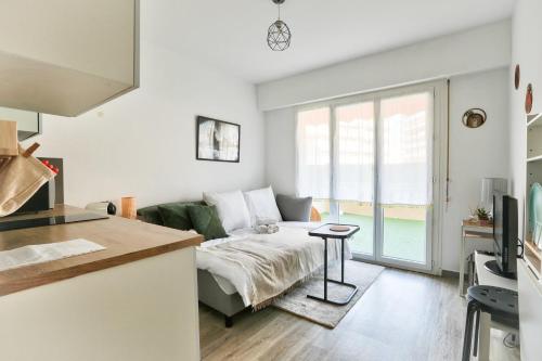 Studio with a 20sqm terrace 10min from la Croisette