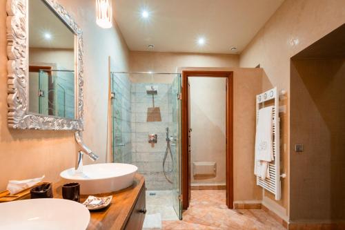 Koupelna v ubytování Ysalis Riad Restaurant & Spa