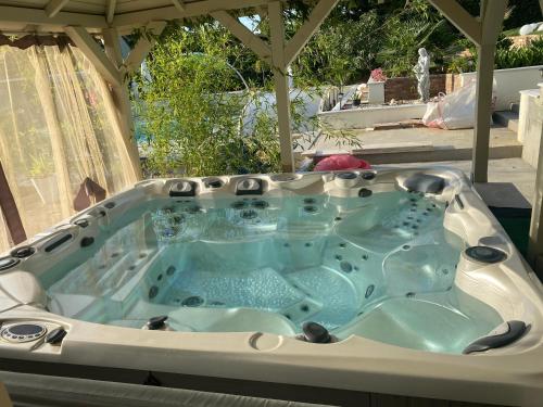 a jacuzzi tub sitting in a backyard at Maria Vendéghaz in Mernye