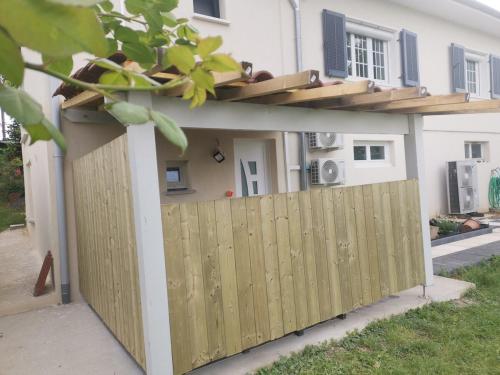 Studio dans maison indépendante