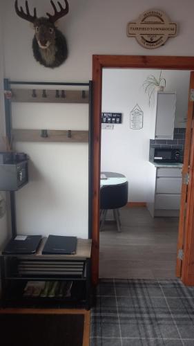 Μια τηλεόραση ή/και κέντρο ψυχαγωγίας στο Fairfield Townhouse Guest House