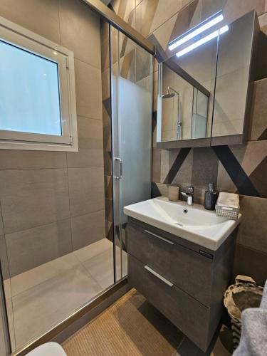 OLYMPIC Central Penthouse with Large Balcony, near Metro and Train
