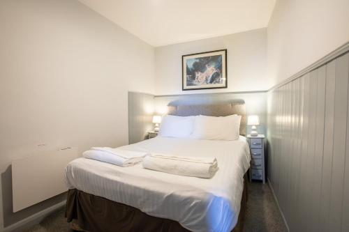 Ένα ή περισσότερα κρεβάτια σε δωμάτιο στο Quirky & Cosy Apartment in Brixham Centre, Devon