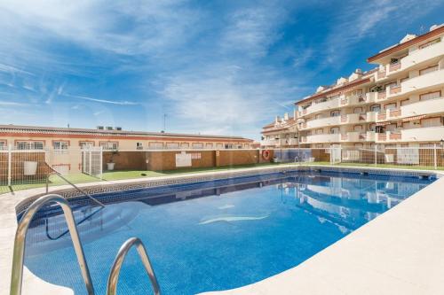 Cozy getaway with pool, close to the beach by REMS photo 5