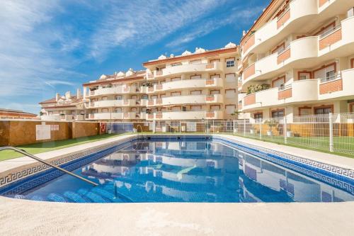 Cozy getaway with pool, close to the beach by REMS photo 18