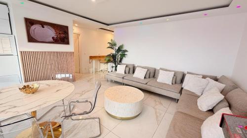 Nice Apartment with amazing view of Paris plus Parking