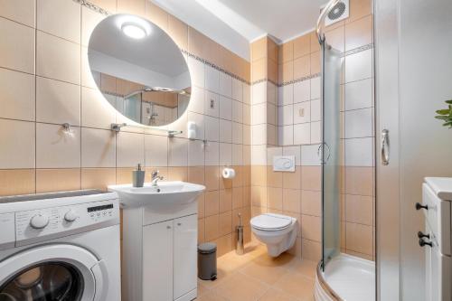Ένα μπάνιο στο RentPlanet - Apartamenty Stroma