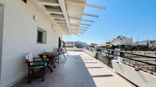 Quiet house-Athens Center 100 meters balcony on the top floor
