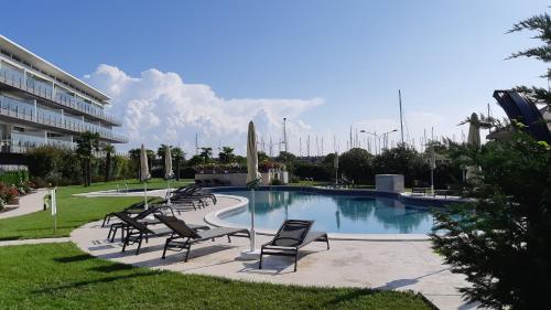 Πισίνα στο ή κοντά στο Laguna Palace Resort appartamento con una camera