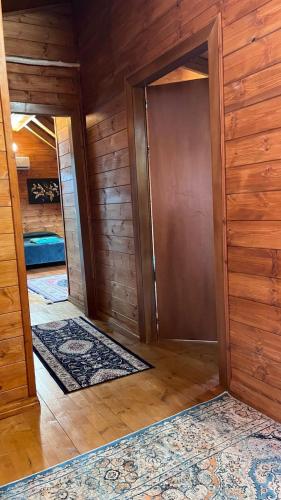an open door in a room with wooden walls at Bar Restorant Geshtenja in Reç