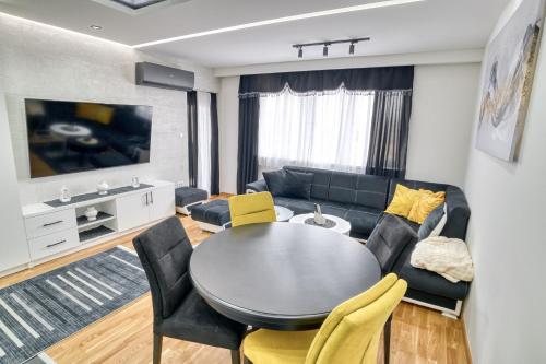 a living room with a table and a couch at Luxury Residence Veselic in Valjevo