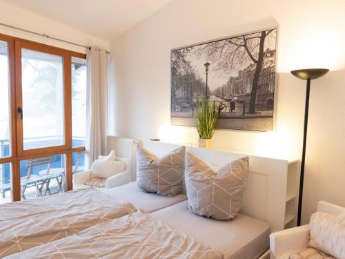 Ένα ή περισσότερα κρεβάτια σε δωμάτιο στο Apartment Strandvilla - LUB110 by Interhome