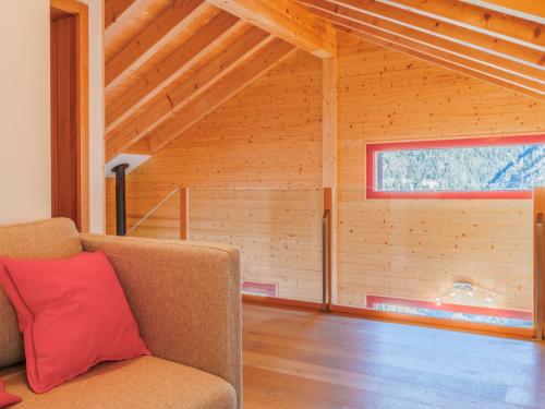 Posezení v ubytování Chalet Les Silènes by Interhome
