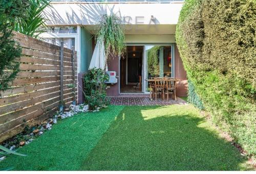 Nice Renovated Studio With Garden Pool Air Conditioning 4 Sleeps