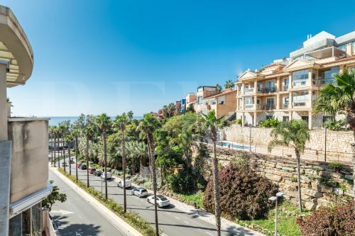 Seaside stay with large terrace, pool & parking REMS