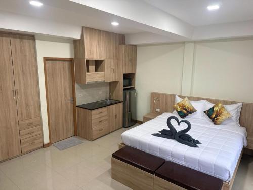 Ένα ή περισσότερα κρεβάτια σε δωμάτιο στο Sumaka Hotel Karon