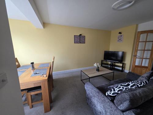 a living room with a couch and a table at 2-Bed 2 bath flat, Close to tube, Free Parking in London
