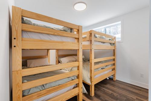 Postel nebo postele na pokoji v ubytování Paradis & SPA - Private Hot Tub at Saint Come