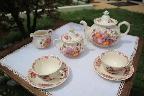 a group of tea cups and saucers on a table at B&B Dolomitincanto in Cesiomaggiore