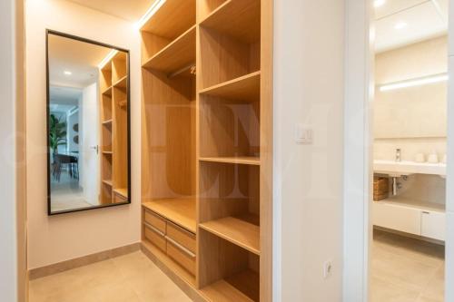Elegant 2 bedroom gem with terrace and parking REMS