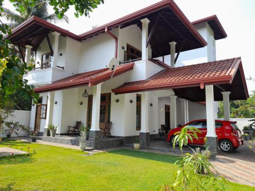 Airport A4 Travelers Villa - Free Airport Pick Up & Drop 24HRS