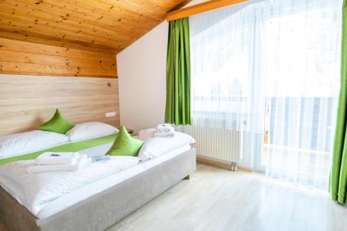 Hotel Sonnhof Raurisにあるベッド
