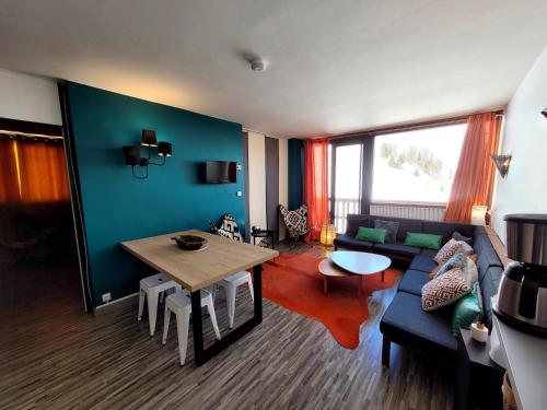 Appartement rénové 2 pièces pour 6 personnes à 50m des pistes, calme, balcon vue Mont Blanc