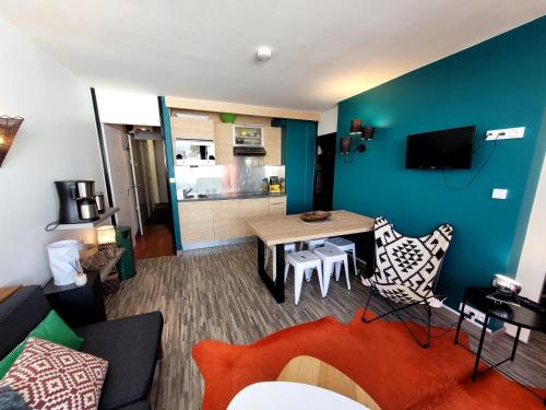 Appartement rénové 2 pièces pour 6 personnes à 50m des pistes, calme, balcon vue Mont Blanc