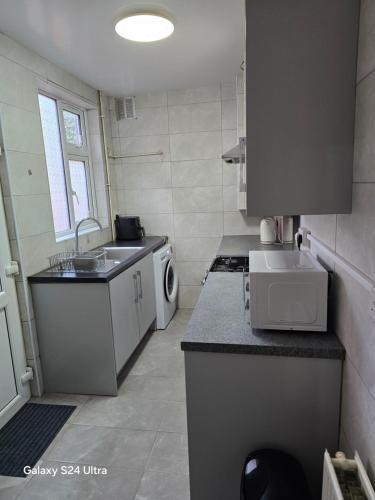 Dapur atau dapur kecil di Leicester Cosy Home