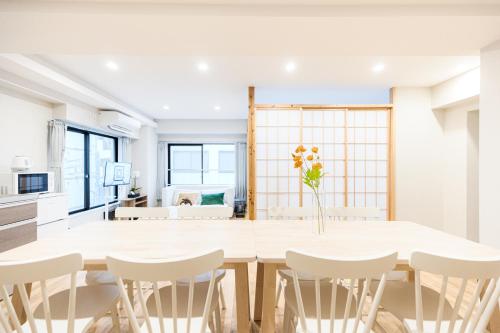 a kitchen and dining room with a table and chairs at Mi-HOTEL UENO in Tokyo