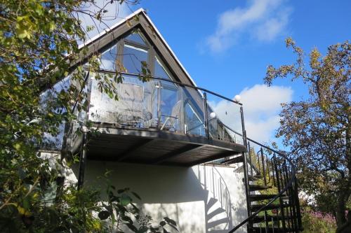 a glass building with a stair case on top of it at RügenHerz DACHTRÄUME Atelierwohnung 1 - 4 Personen in Parchtitz