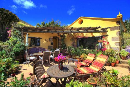 FELIZ - Sauna, beheizter Pool, Sonnenbett, Spielplatz, 2x2 m Bett