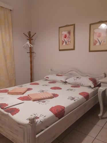 Ένα ή περισσότερα κρεβάτια σε δωμάτιο στο Antonioy Apartment Metewra