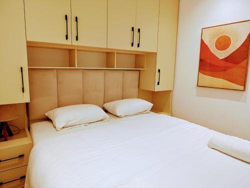 Ένα ή περισσότερα κρεβάτια σε δωμάτιο στο Apartments Plaza