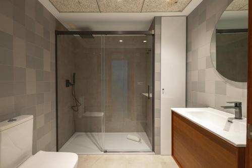 a bathroom with a shower and a toilet and a sink at White Beach Apartment in Valencia