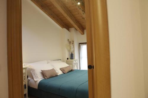 a bedroom with a bed with blue sheets and pillows at Midnight blues for 3 people near the airport in Azzano San Paolo