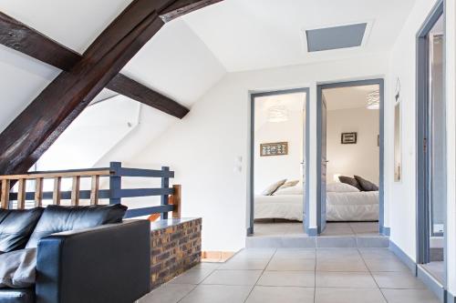 a living room with a couch and a bed at Appartement de charme in Honfleur