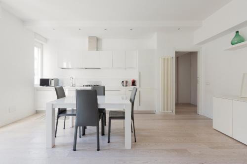 GuestHost - Navigli Modern Apartment with Balcony