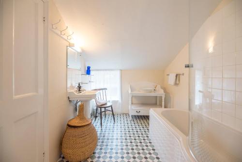 a bathroom with a tub and a sink and a toilet at Varley House, Saxmundham in Saxmundham