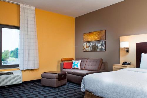 Letto o letti in una camera di TownePlace Suites by Marriott Savannah Airport