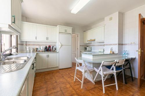 MARBELLA HOME RENTALS - Puerto Banus, Spacious 3BR apartment