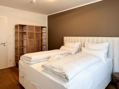 a bedroom with two beds with white sheets at YUVA HOMES Germering - 100m2 - nahe München - 2 Bäder - Garten&Terrasse - S-Bahn in Germering