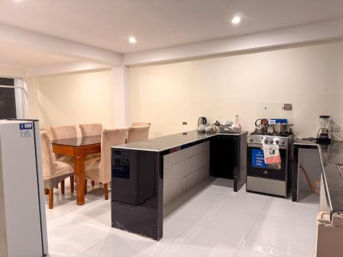a kitchen with a counter and a table and chairs at Hotel Krammer en San Ramón, Selva Central in San Ramón
