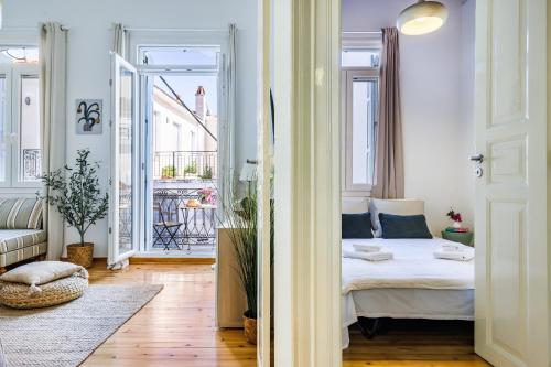 a small apartment with a bed and a balcony at Chora Residence in Skopelos Town