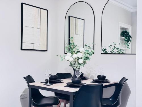 Elegant City Centre Apartment photo 5