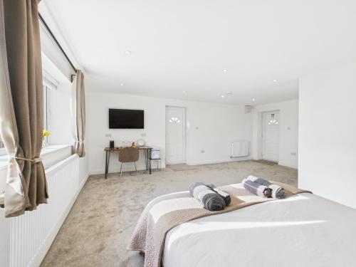 Jays modern guest house photo 11