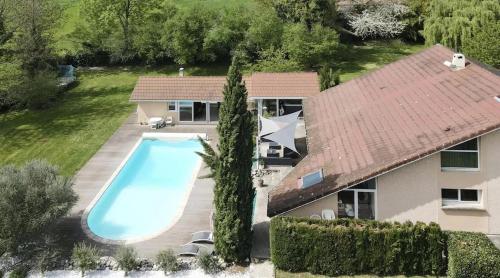 Photo de la galerie de l'établissement Les Oliviers du Dauphiné, 13 pers 5ch pool-spa, à La Chapelle-de-la-Tour