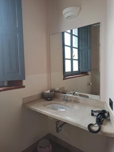a bathroom with a sink and a mirror at Agriturismo Cascina Farisengo in Stagno Lombardo