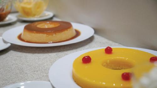a piece of cake on a plate on a table at Eldorado Atibaia Eco Resort in Atibaia