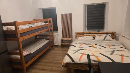 Una cama o camas en una habitación de Apartmaji Despotoski Mojstrana